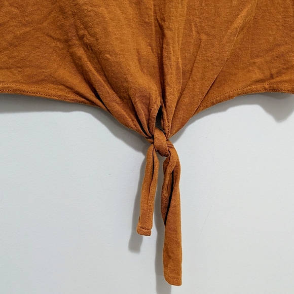 Tie front crop top - Picture 3 of 5